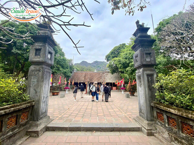 Hoa Lu ancient capital is the first destination in the 1 day Hoa Lu Tam Coc Mua Cave tour