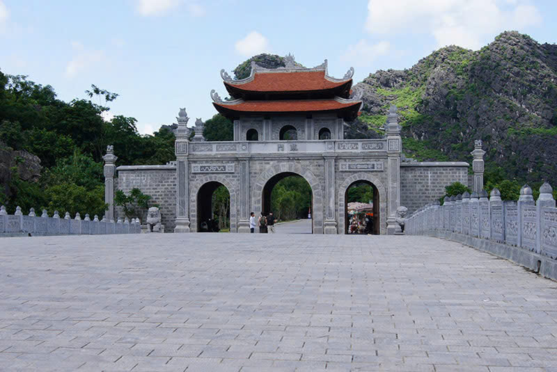 Hoa Lu ancient capital has highly cultural and historical values