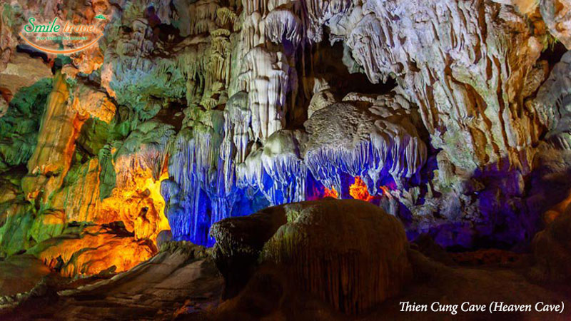 Thien Cung Cave is related to a legend about an ancient Dragon King. Accordingly, after the Dragon King helped people defeat invaders, he returned to his cave. In that year, a severe drought happened, which greatly affected crops, therefore, people had to ask for the help of the Dragon King. One day, there was a young couple determining to seek the Dragon King. They had a daughter named May. When May grew up, she was fall in love with Dragon Prince. Later on, their wedding was held for 7 days in the center of the cave. It took place in a happy and boisterous atmosphere with dragons flying in the clouds, baby elephants and lions dancing, huge pythons slithering around old banyan trees, and giant eagles outstretching their wings.