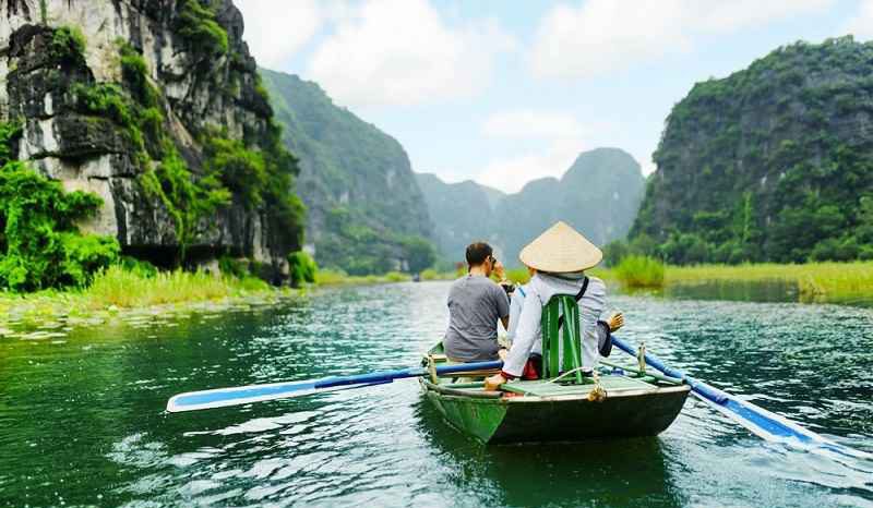 The charming and poetic mountains of Tam Coc