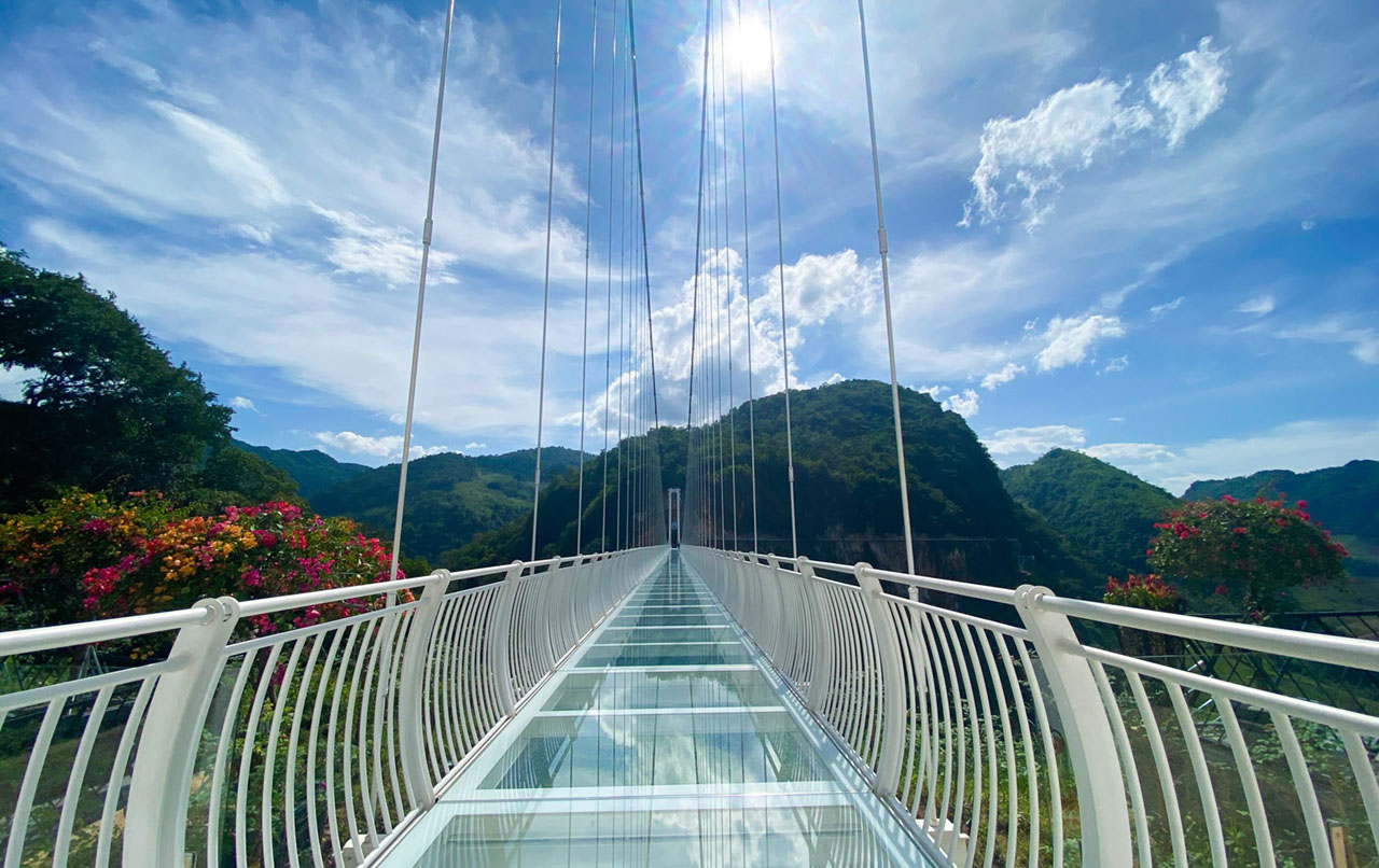 Bach Long Glass Bridge