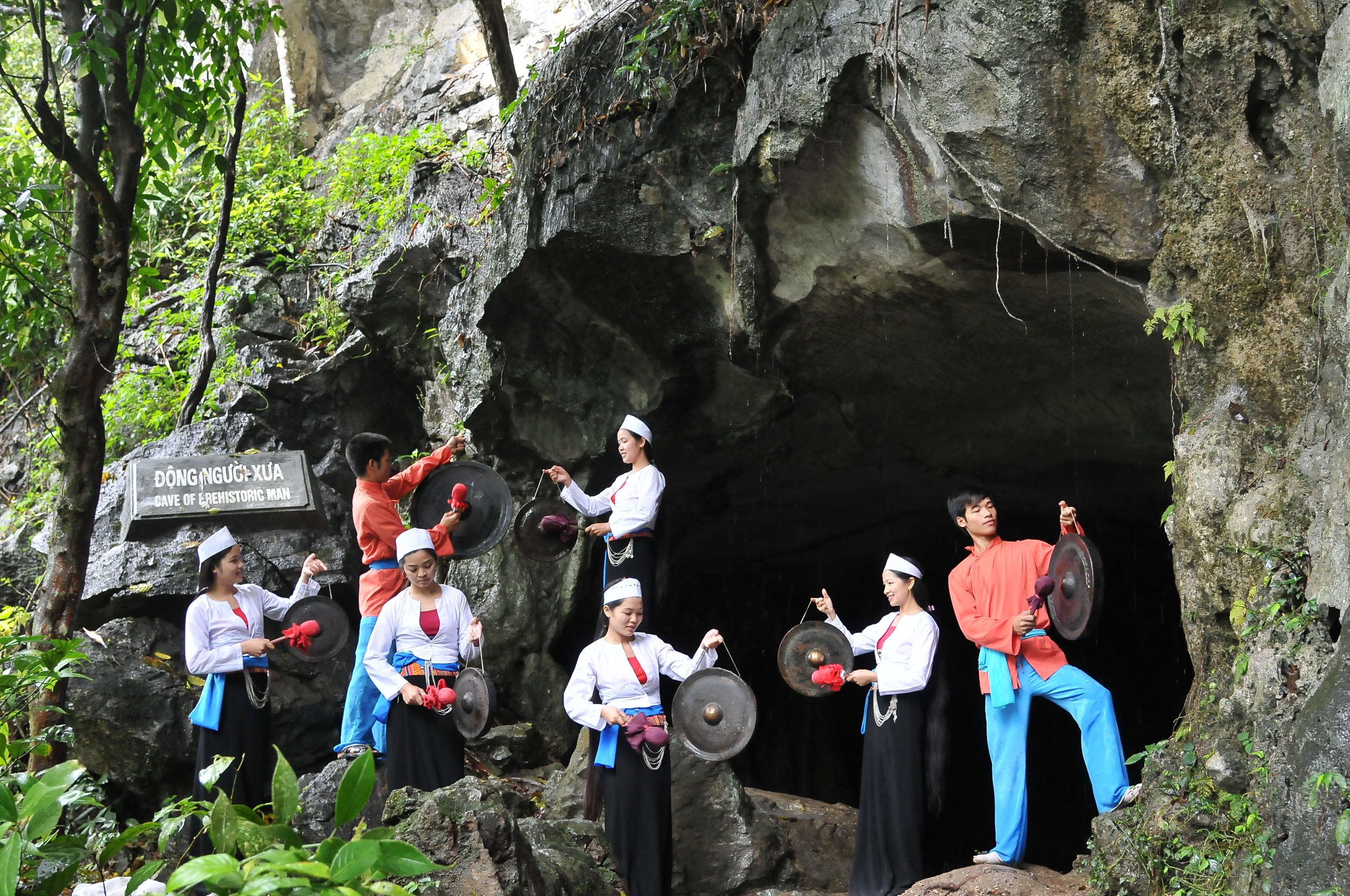 Nguoi Xua Cave