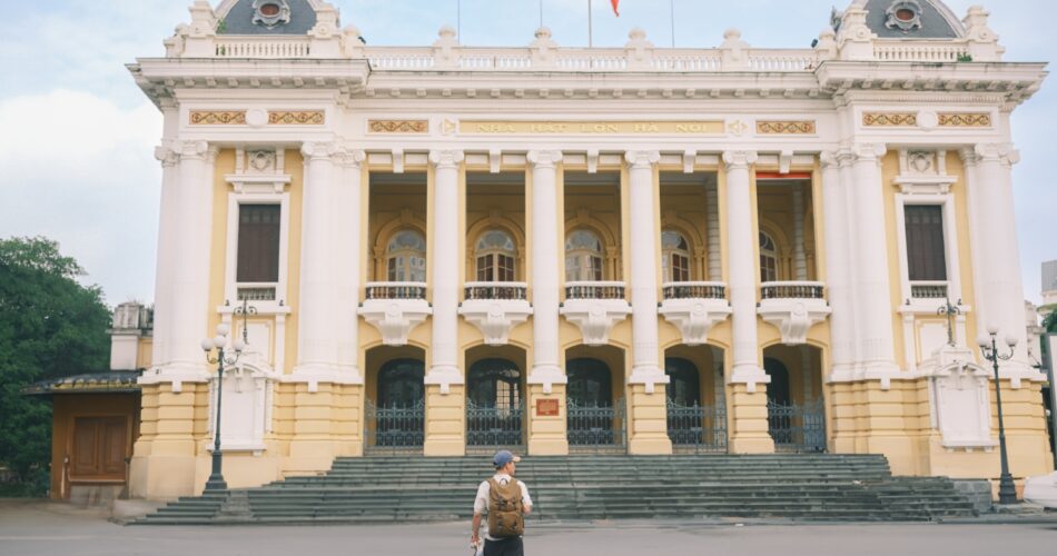 Tourist check-in at Hanoi Opera House