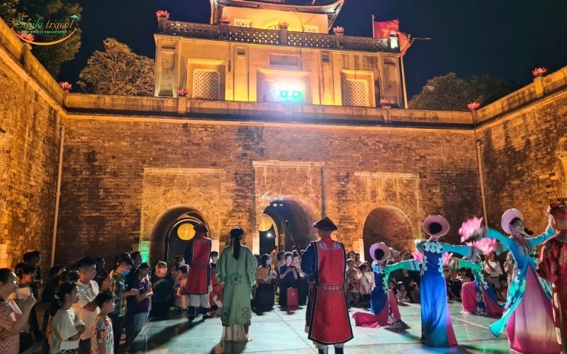 Imperial Citadel of Thang Long night tour