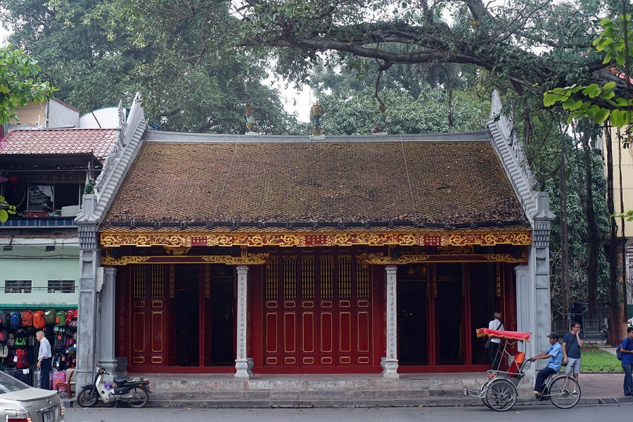 Ba Kieu Temple next to Hoan Kiem Lake