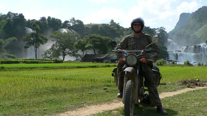 Experience hiding motobike to Ban Gioc Waterfall