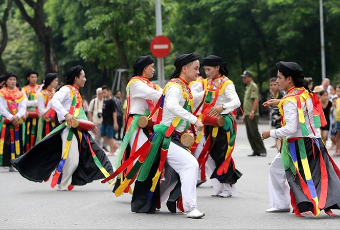 Festival around Hoan Kiem Lake