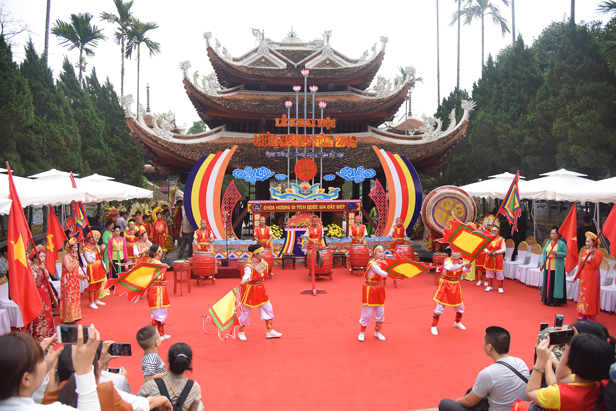 Festival in Huong Pagoda