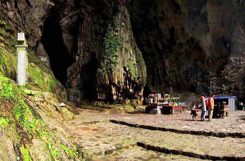 Huong Tich Cave