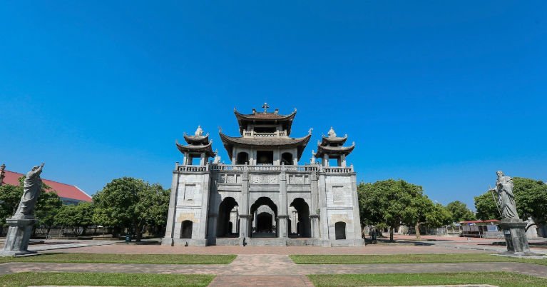 Phuong Dinh - Bell Tower