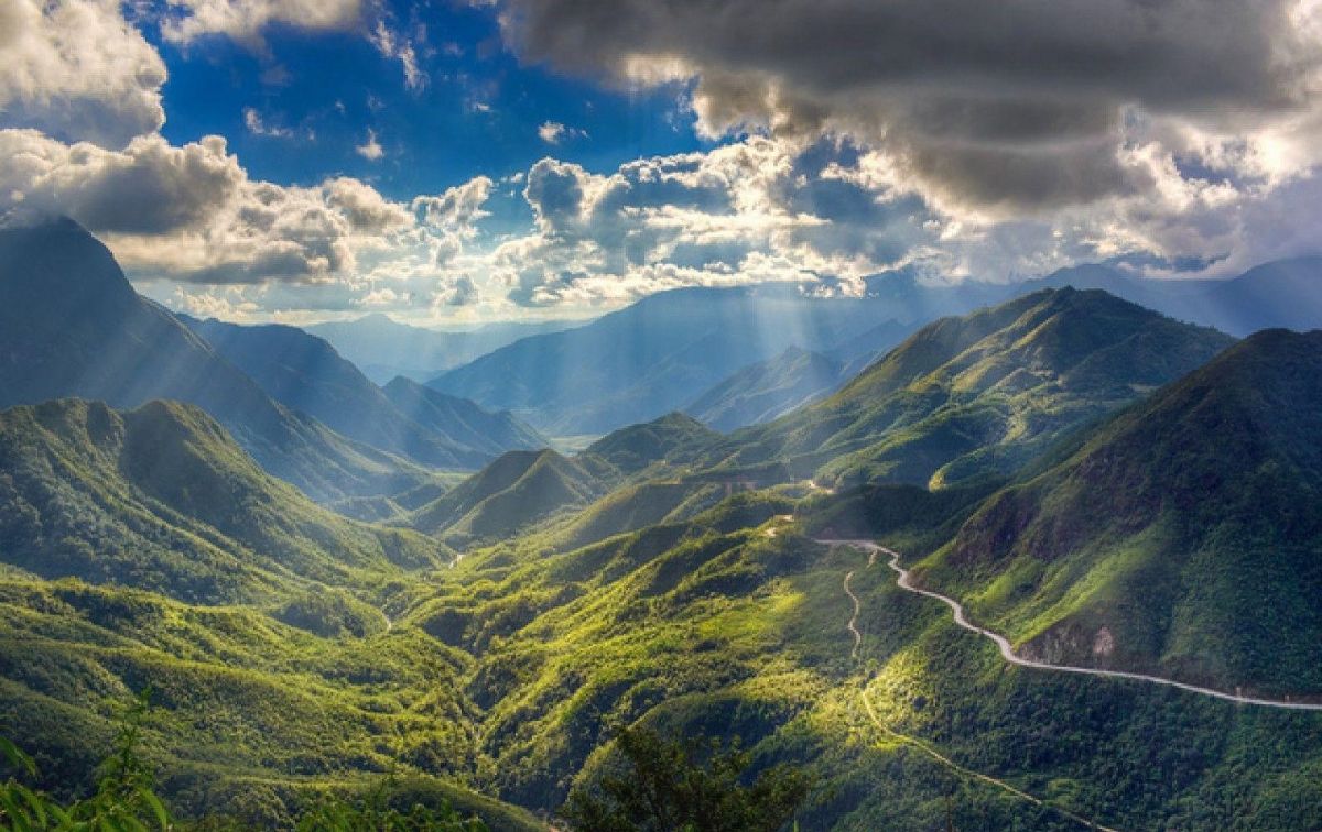 Sunny and cloudy at O Quy Ho Pass