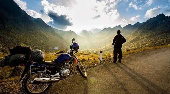 The challenge of riding a motobike to O Quy Ho Pass