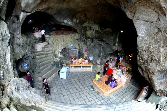 Tuyet Son Cave