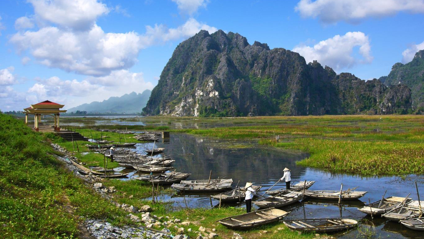 Van Long Lagoon boat dock