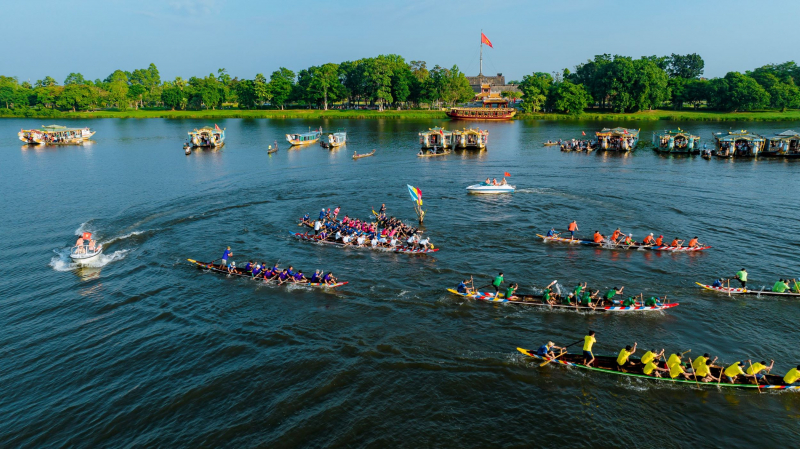 Boat racing festival on Perfume River