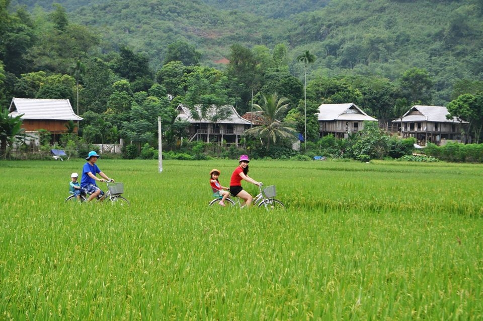 Cycling around Lac Village