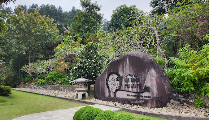 Dia Tang Phi Lai Tu Pagoda