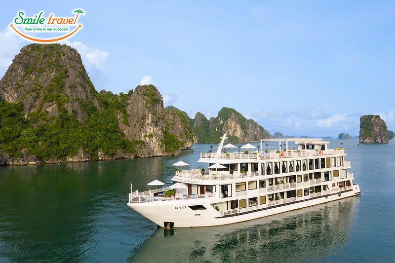 Hermes cruise on Halong Bay