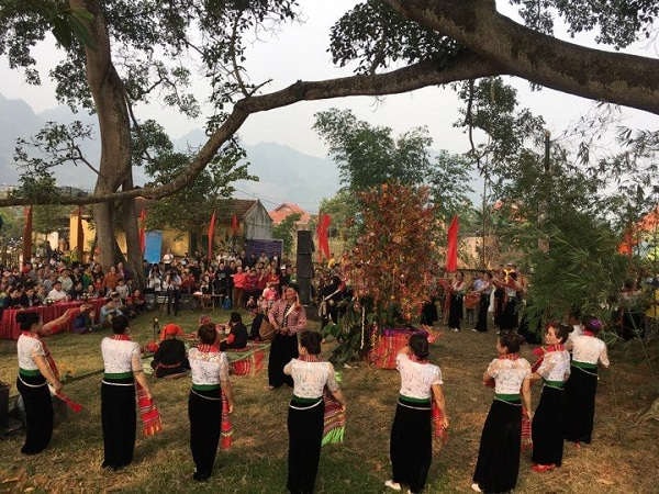 Het Cha Festival in Moc Chau