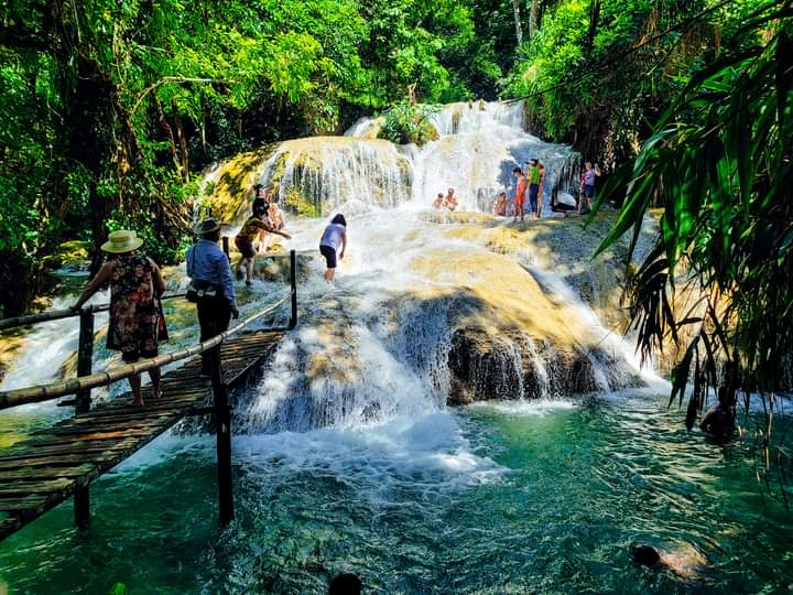 Hieu Waterfall in Pu Luong