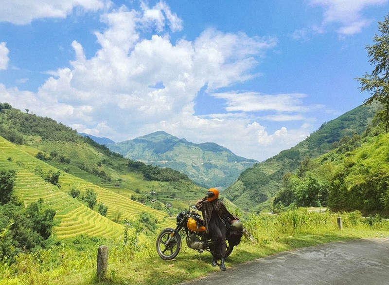 Hiking motorbike to Hoang Su Phi