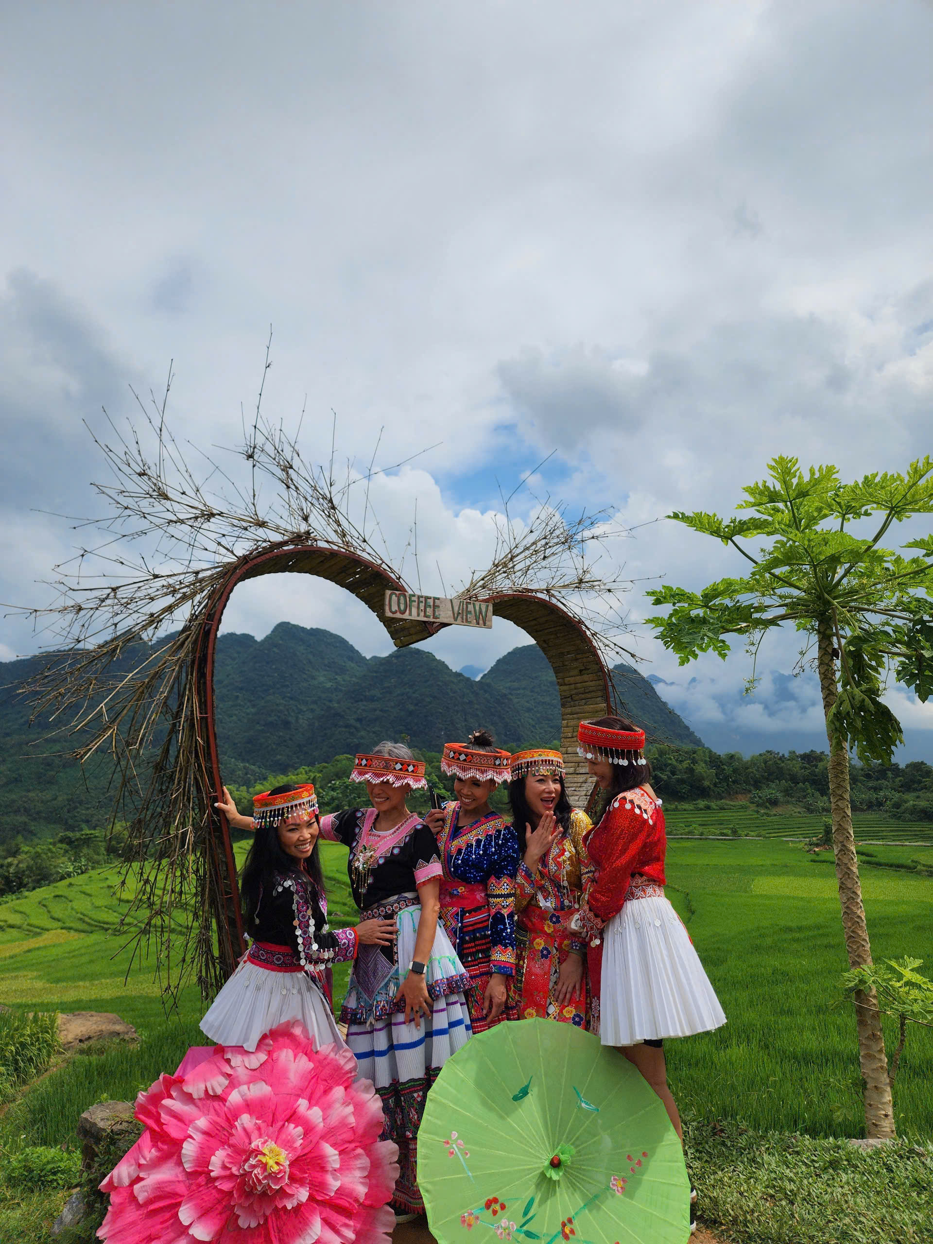 Passengers in Muong's costumes