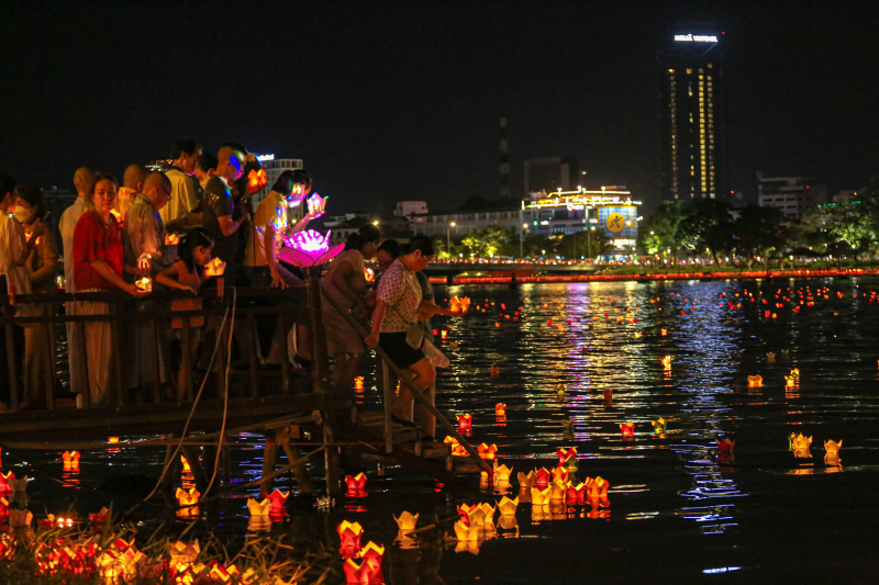 Releasing flower lanterns