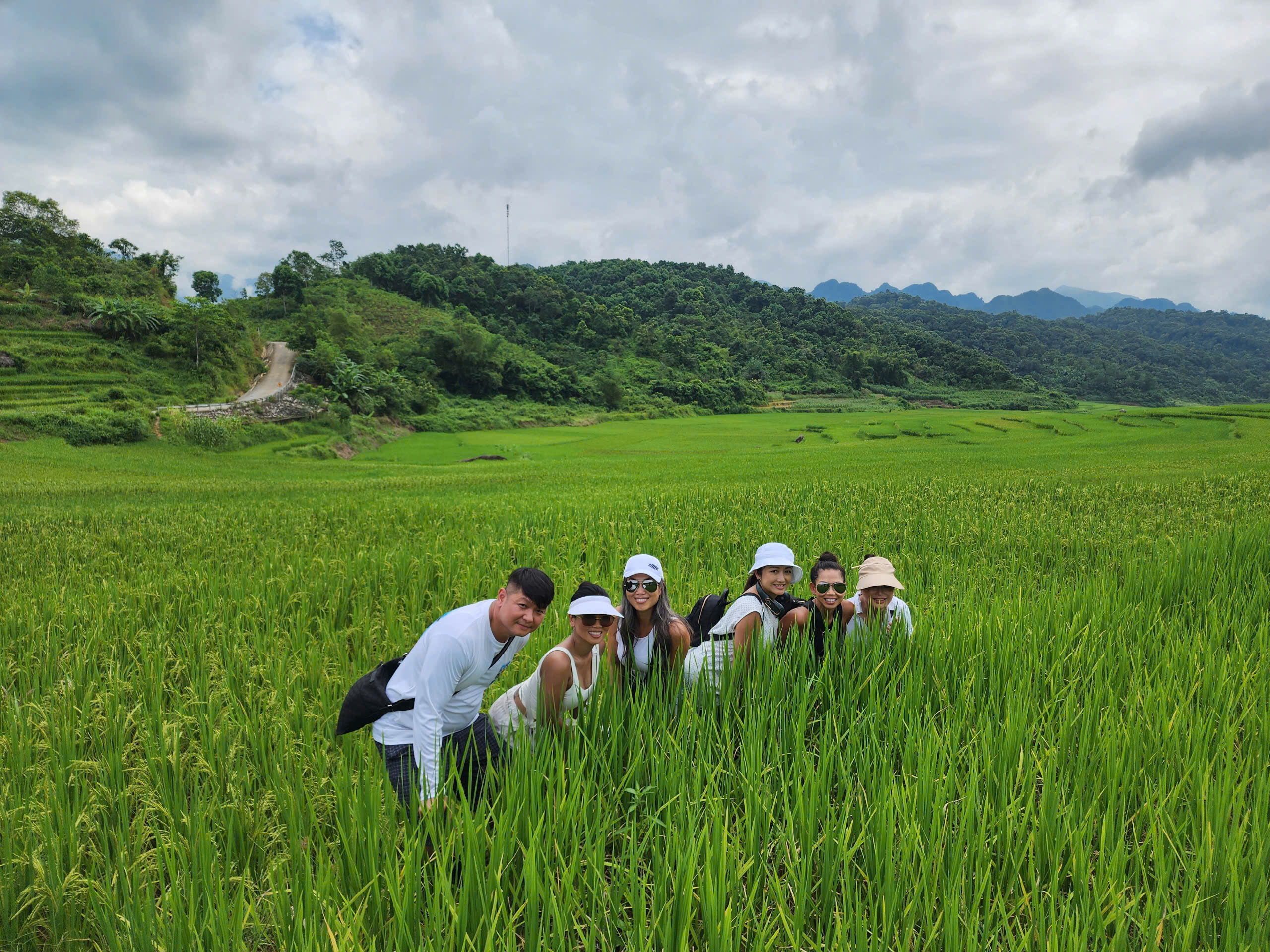 Smile Travel's passengers check-in at green fields in Pu Luong