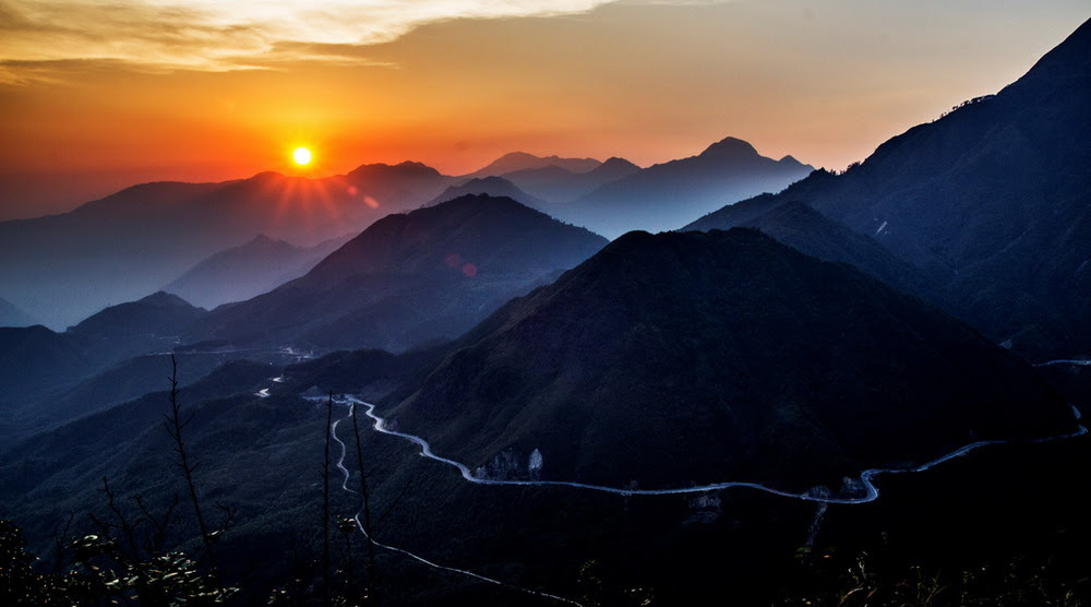 Sunset at the top of Ma Pi Leng Pass