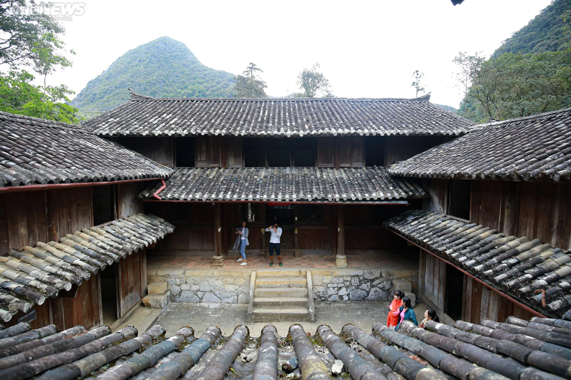 The buildings of Vuong Palace