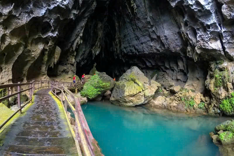 Sang Cave and Toi Cave are places you must-visit in 1 day Bai Dinh Trang An tour