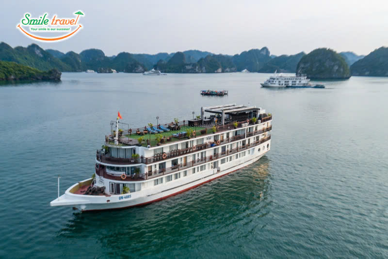 Halong Bay cruise tour of Amanda Cruise