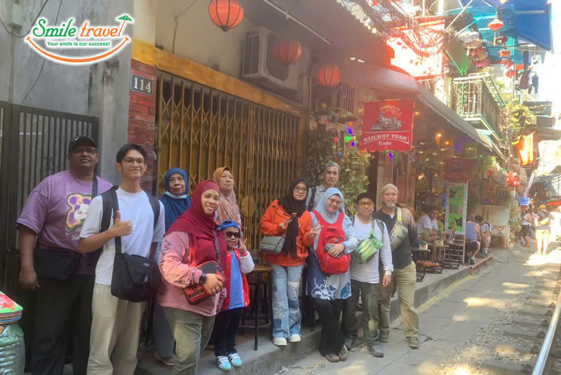 Tourists on Smile Travel Co., Ltd' Hanoi tour