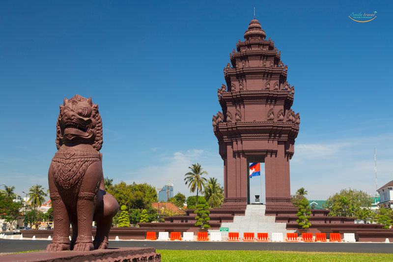 The Independence Monument in Phnom Penh