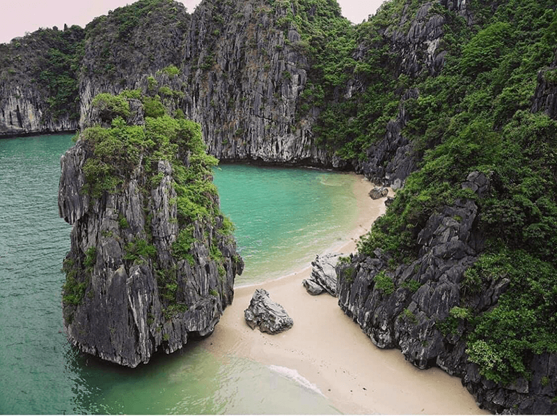 Ba Trai Dao Beach in Lan Ha Bay