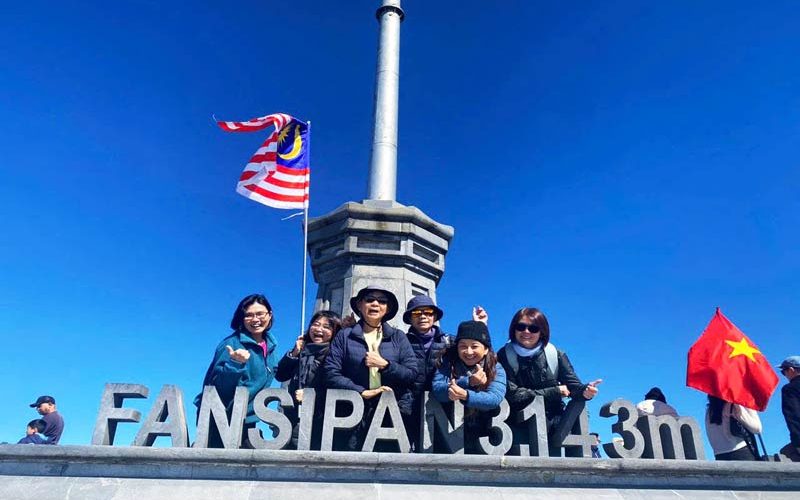 Terri group at Fansipan Peak