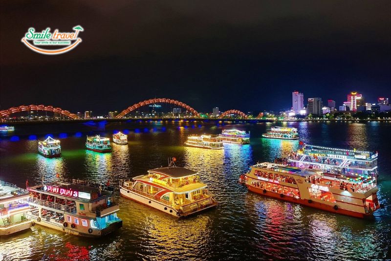 Enjoy a dinner on the cruise in Han River Enjoy a dinner on the cruise in Han River