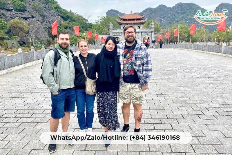 Prepare discreet and polite costumes to suit spiritual tourist destinations Prepare discreet and polite costumes to suit spiritual tourist destinations