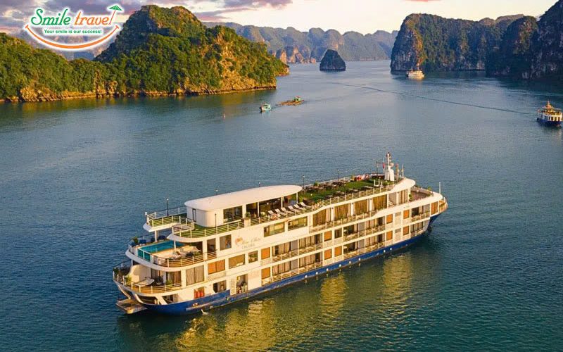 Two Halong Bay cruise tous of Mon Chéri Cruise