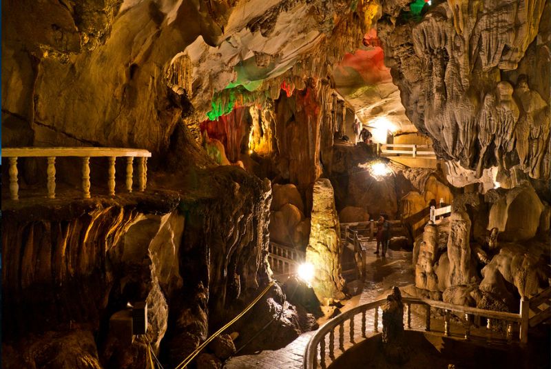 Tham Jang Cave - 6 days Vientiane Vang Vieng Luang Prabang tour Tham Jang Cave - 6 days Vientiane Vang Vieng Luang Prabang tour