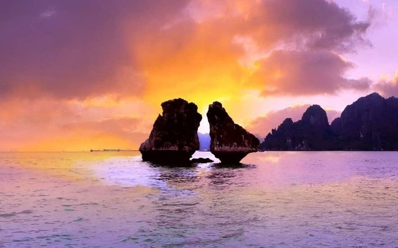 The Kissing Rocks in Halong Bay