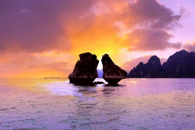 The Kissing Rocks in Halong Bay The Kissing Rocks in Halong Bay