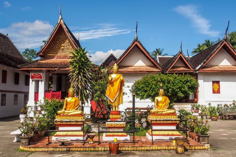 Wat Mai - Luang Prabang tour 4 days Wat Mai - Luang Prabang tour 4 days
