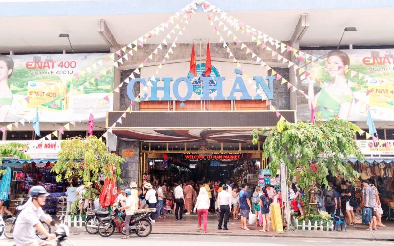 Shopping for Danang specialties at Han market