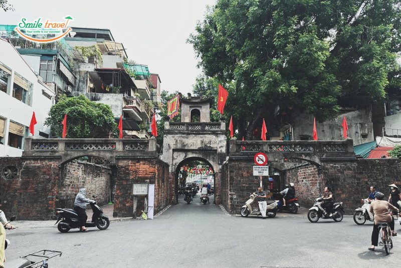 O Quan Chuong was designed according to the gazebo architecture of the Nguyen Dynasty O Quan Chuong was designed according to the gazebo architecture of the Nguyen Dynasty