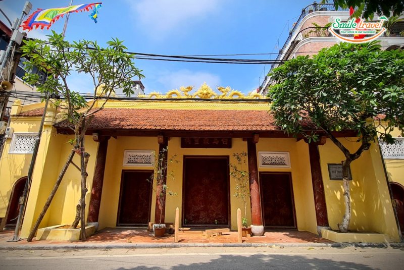 Bach Ma Temple was also one of the four temples of Thang Long Tu Tran Bach Ma Temple was also one of the four temples of Thang Long Tu Tran