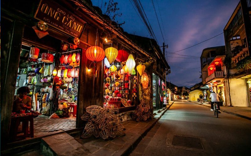 The beauty of Hoi An at night