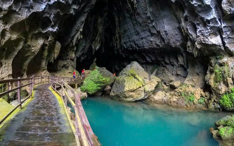 Sang Cave and Toi Cave are places you must-visit in 1 day Bai Dinh Trang An tour