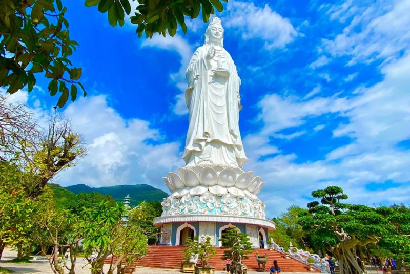 Linh Ung Pagoda, Bai But where has the highest Buddha statue in Vietnam Linh Ung Pagoda, Bai But where has the highest Buddha statue in Vietnam