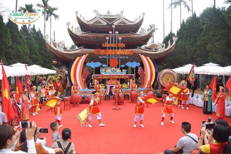 Festival in Huong Pagoda